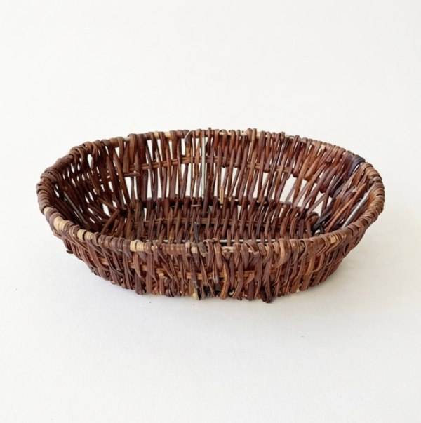 Oval-brødkurv-barkpil-nr3 Oval brødkurv i barkpil – 19 × 15 × H5 cm