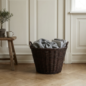 Stor brændekurv i pil – natur Ø50 × H36 cm